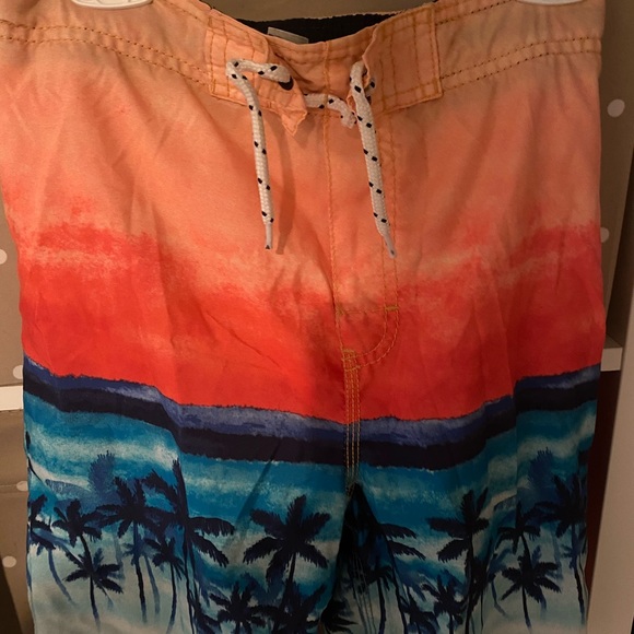 Kid boy’s  swimwear set,swim trunk and rash guard! - Picture 2 of 6